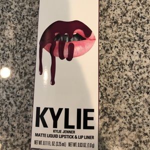 Kylie Jenner lip kit in the shade head over hills